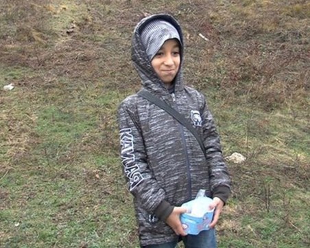 11-годишно сирийче дари спестяванията си на бедстващите хора от село Кръстава