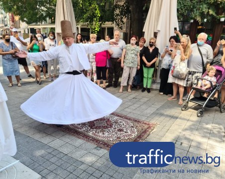 Десетки пловдивчани се редят за