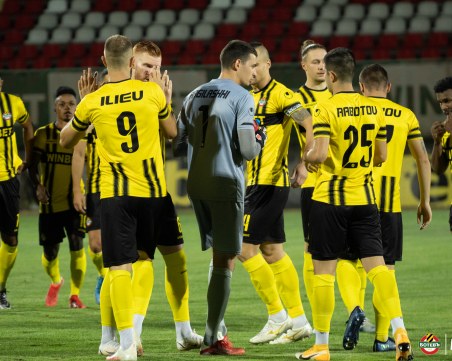 Двама от Ботев под въпрос за мача с Левски