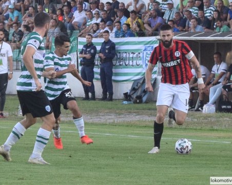 Локо търси първи успех в първенството срещу Славия