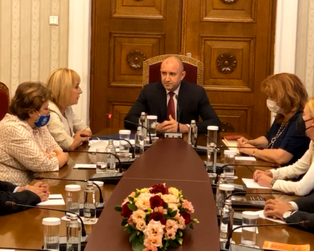 Манолова: Ще направим всичко възможно да се сформира кабинет