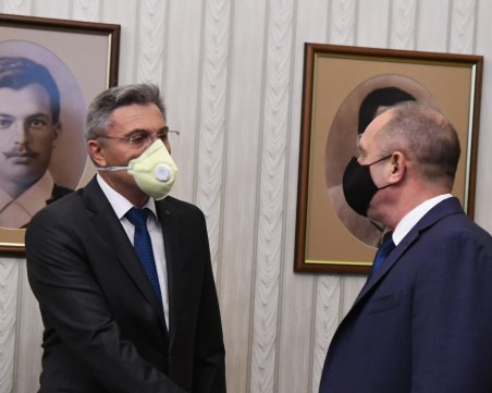 Остри реплики от Радев към Карадайъ за родната страна и гражданството