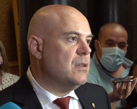 Гешев изненадващо в парламента: Необходим е нов Наказателен кодекс