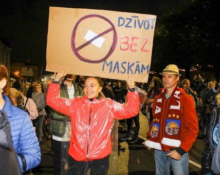 Недоволство в Латвия след затягането на мерките срещу COVID-19