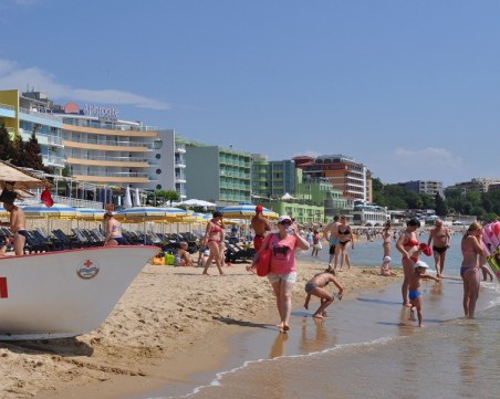 Туристическият бранш: Министър Кацаров пак ни излъга, че браншът ще бъде чут