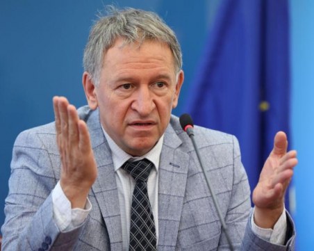 Здравният министър: Най-вероятно още другата седмица ще бъдат въведени нови мерки