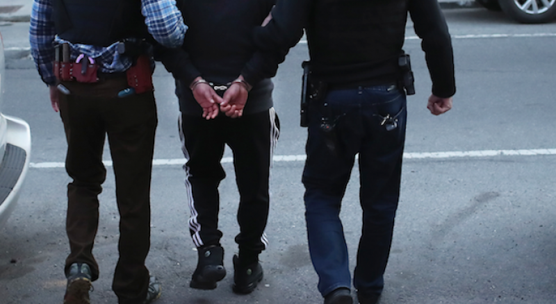 Арестуваха 21-годишен мъж за кражба пред магазин в Пловдив