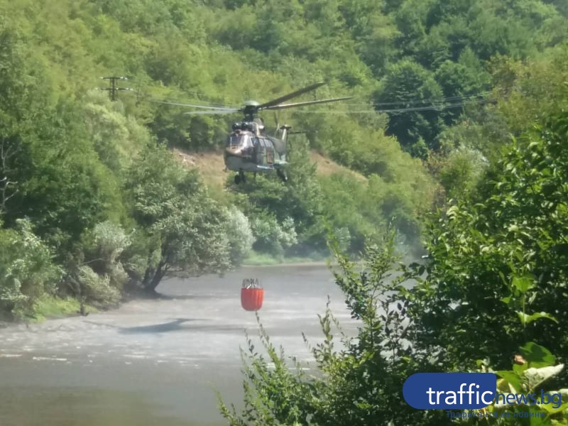 Военни гасят на два фронта пожара в Югово, дъждът тази нощ е ограничил пламъците