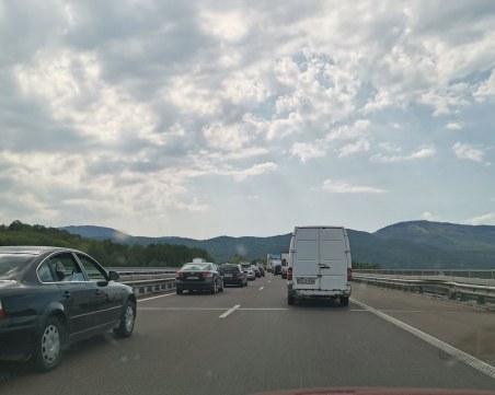 10-километрова тапа спря движението на АМ 