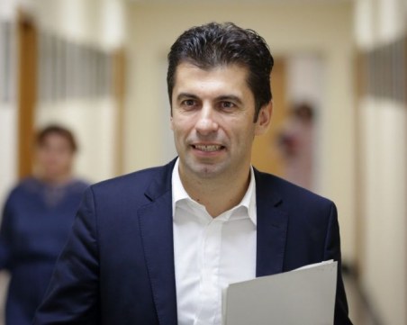 Министър Петков издаде заповед за уволнение на шефа на ДКК Ясен Спасов, но тя не влиза в сила веднага