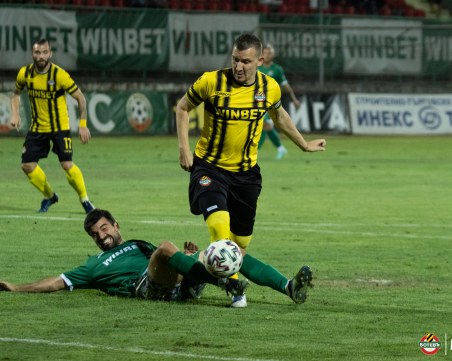 Неделев започва титуляр срещу Левски (съставите)