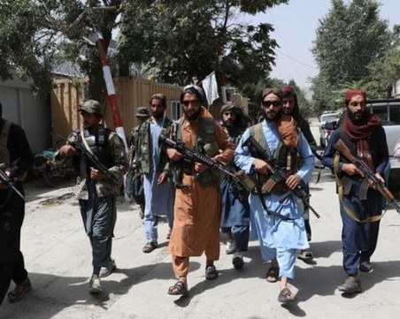 Талибаните издирват афганистанците, били на страната на САЩ