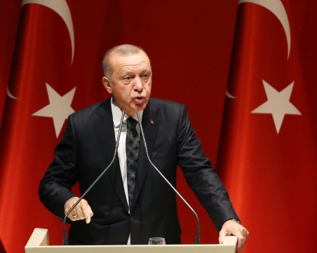 В Турция започват училище присъствено, тестват неваксинирани на две седмици