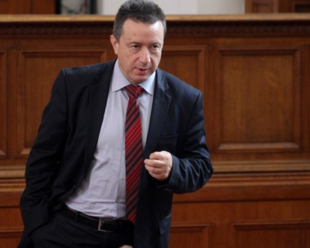 Янаки Стоилов: Парламентът трябва да приеме поне един закон