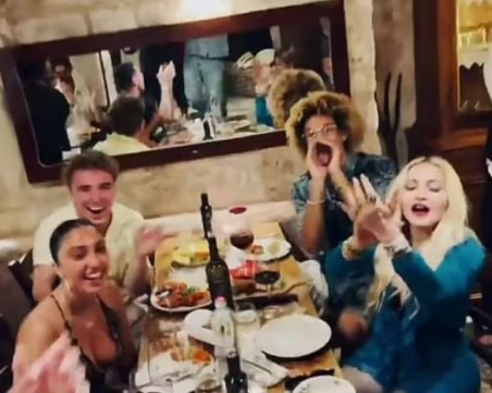 Мадона с луд купон в Италия за рождения й ден