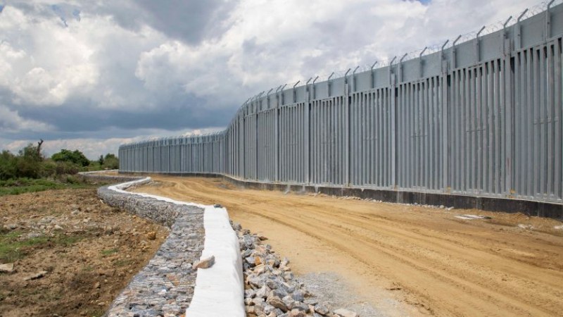 Гърция завърши стената по границата с Турция