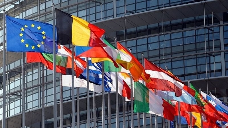 Брюксел пита България как да разбира разширения списък по закона 