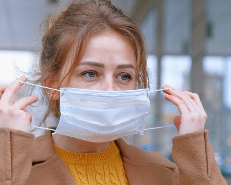 Гърция връща строгите мерки срещу COVID-19