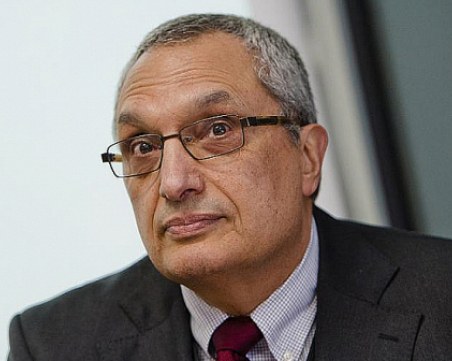 Иван Костов за Слави: Политиците не са артисти от неговото шоу, за да им поставя задачи