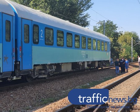 Очевидци: Прегазеният от влак сам легна на релсите