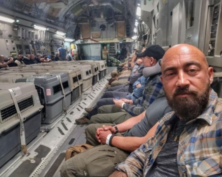 Пловдивчанинът евакуиран от Афганистан: Остана скрит звукът от писъците на хората