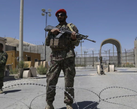 Престрелка избухна на летището в Кабул, има жертва и ранени