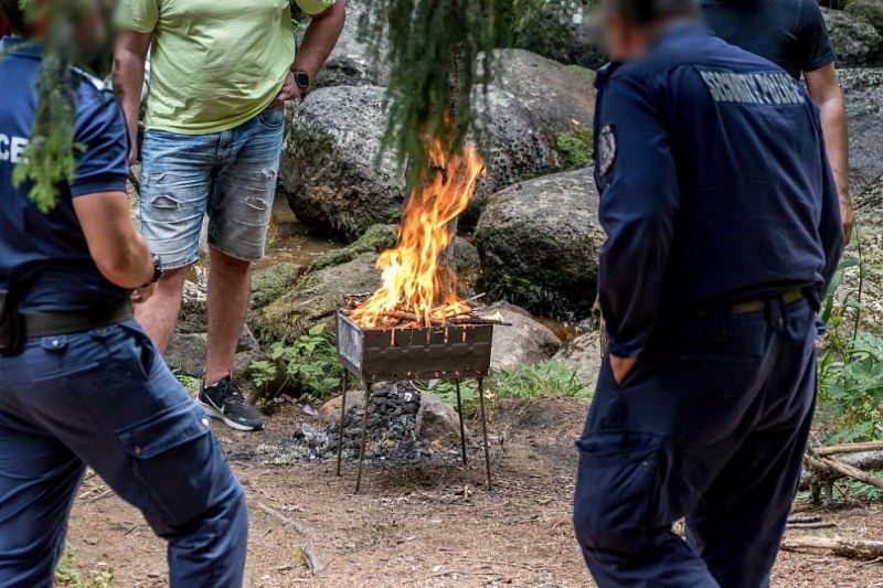 35 акта за неспазване на противопожарните мерки са съставени в страната