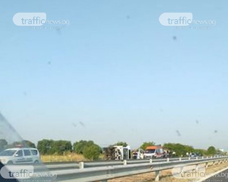 Микробус се обърна на АМ Тракия край Пловдив