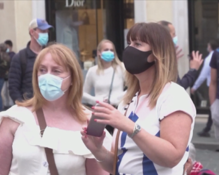 Обсъждат маски на открито в Бургас, отменят всички събития на открито в Павликени