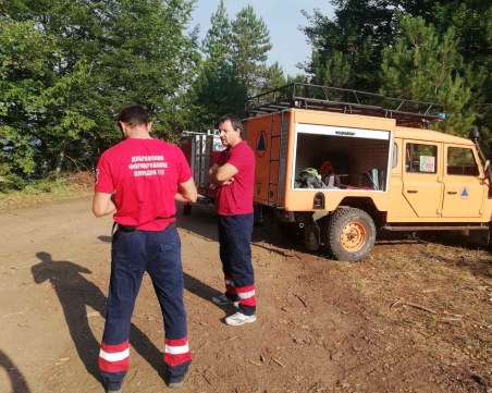 Продължава гасенето на пожара в Югово, три цистерни с вода са тръгнали от Пловдив