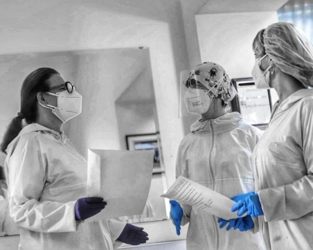 ВМА: Четвъртата вълна заразява цели семейства, температурата скача до 40 градуса