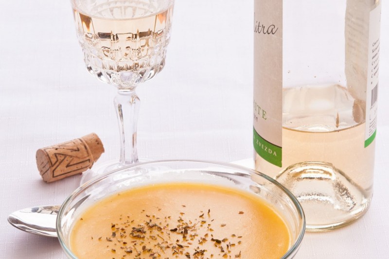 Ароматна крем супа с бяло вино и риган