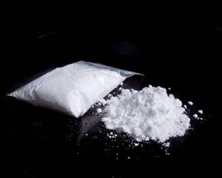 Арестуваха дрогиран мъж с наркотици и старинни монети