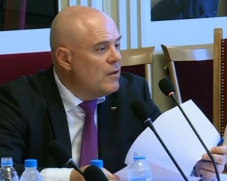 Гешев срещу Йорданов: Не мога да оборя политически тези с юридически аргументи