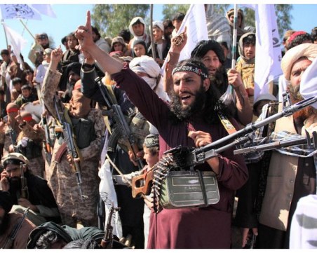 Над 82 хиляди са евакуираните от Кабул, откакто талибаните поеха контрола