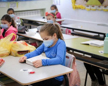 Родители искат присъствено обучение в училищата, предупреждават за протести