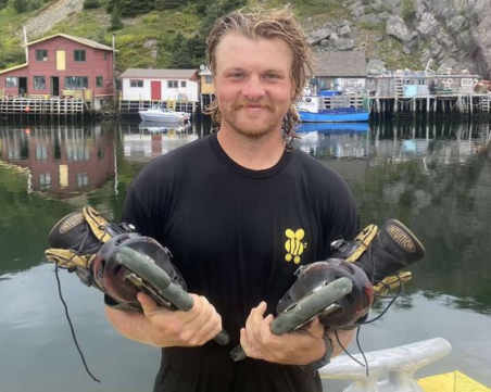 В името на пчелите: Мъж прекоси Канада с ролери