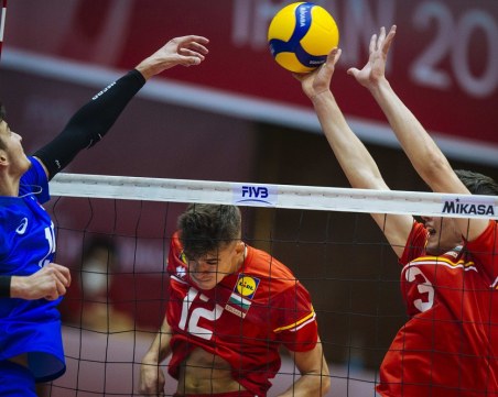 Волейболните национали до 19 загубиха от Русия на Световното