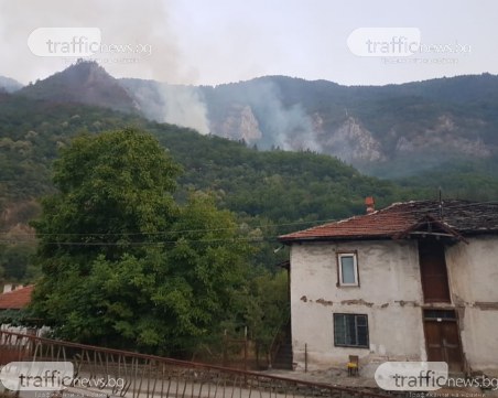 Жители на Наречен: Огънят слиза все по-надолу към селото