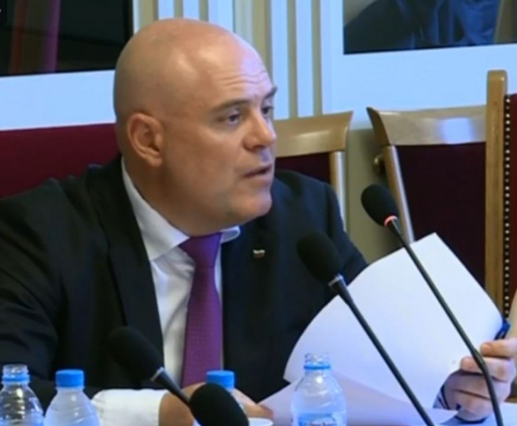 Гешев в парламента: Надям се следващият път да не ме поканят половин час по-рано