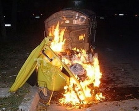 Дрогирана англичанка пали кофи за боклук в Пловдив, хапе полицаи и санитари