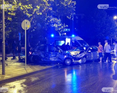 Две момичета са в болница след катастрофата в Смирненски снощи