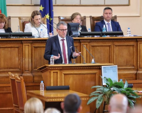 След спорове и нападки в парламента: Вдигнаха бюджета на здравната каса