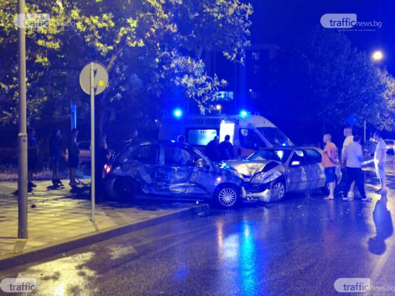 Две момичета са в болница след катастрофата в Смирненски снощи