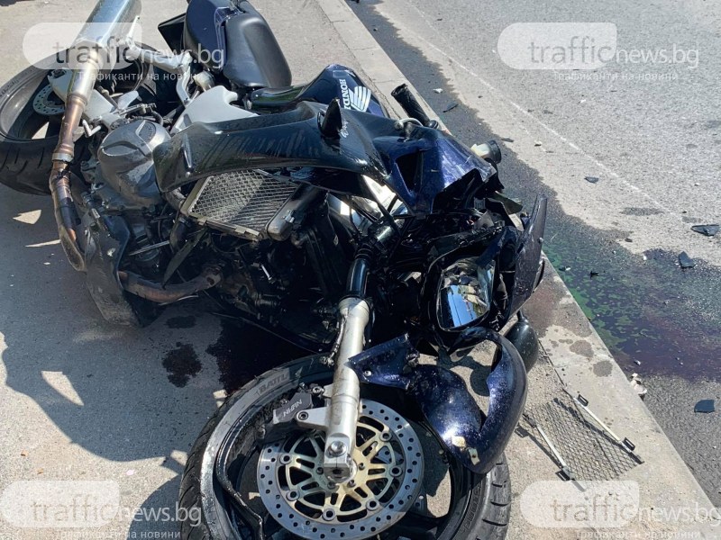 Моторист е в болница след катастрофа край Пазарджик