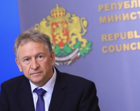 Засега не се планира поставянето на трета доза ваксина у нас