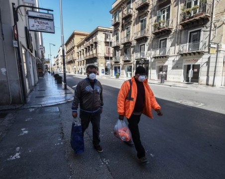 Италия въведе ограничения в Сицилия – задължително с маски навън, в заведенията до 4 души на маса