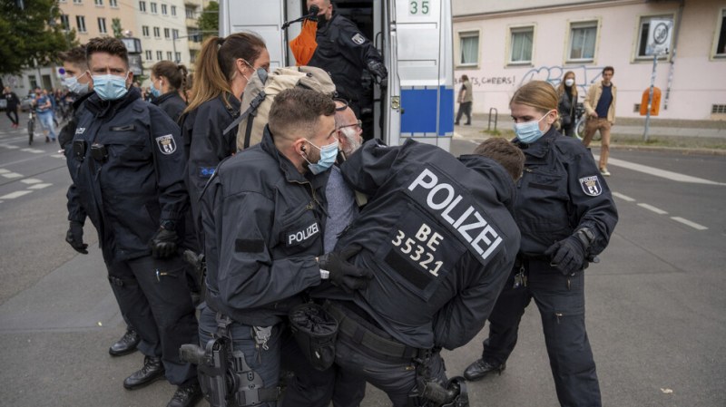 Протест и контрапротест в Берлин заради мерките срещу COVID-19
