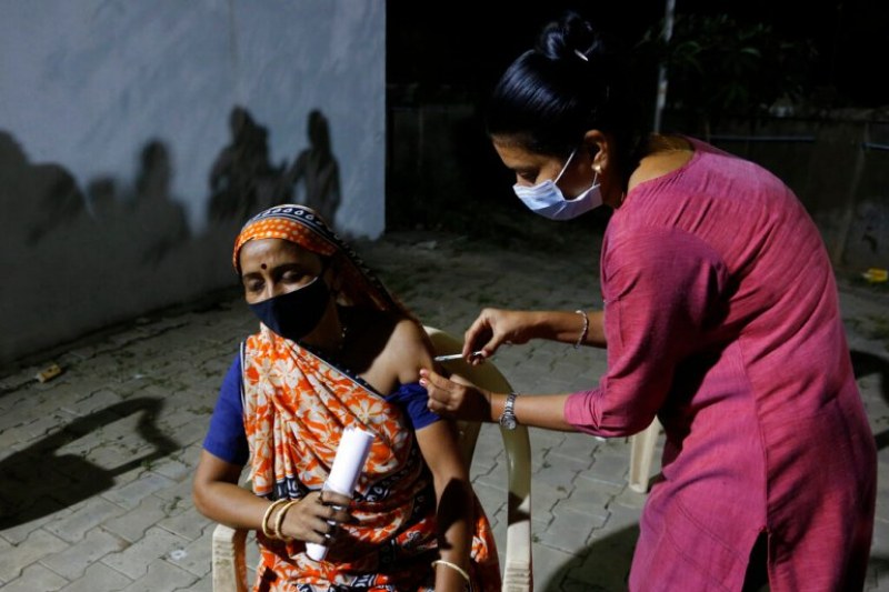 Рекорд в Индия – сложиха над 10 млн. дози ваксини за ден