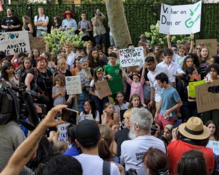 Отново хиляди излязоха на протест срещу COVID мерките в Европа